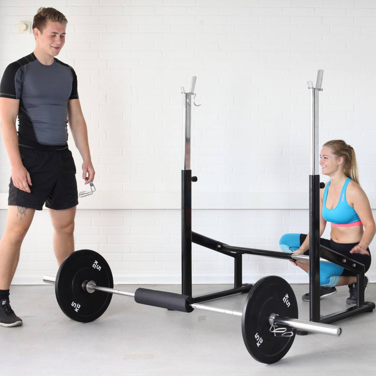 Odin Semi Pro Squat Rack + Vægte & Vægtstang (100kg) – Vægtstangssæt, billede 5 hos ActiveNordic