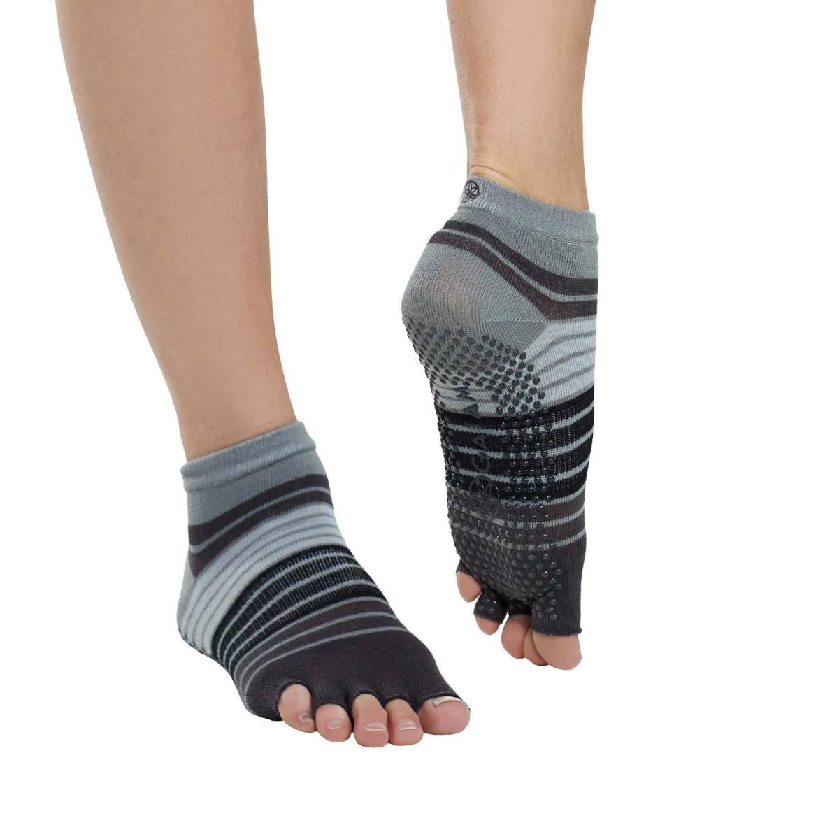 Gaiam Tåløse No-Slip Yoga Strømper Grey – Yogasokker & Handsker hos ActiveNordic