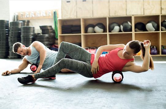 TITAN LIFE Foam Roller Trigger Blå 33cm, billede 4 hos ActiveNordic
