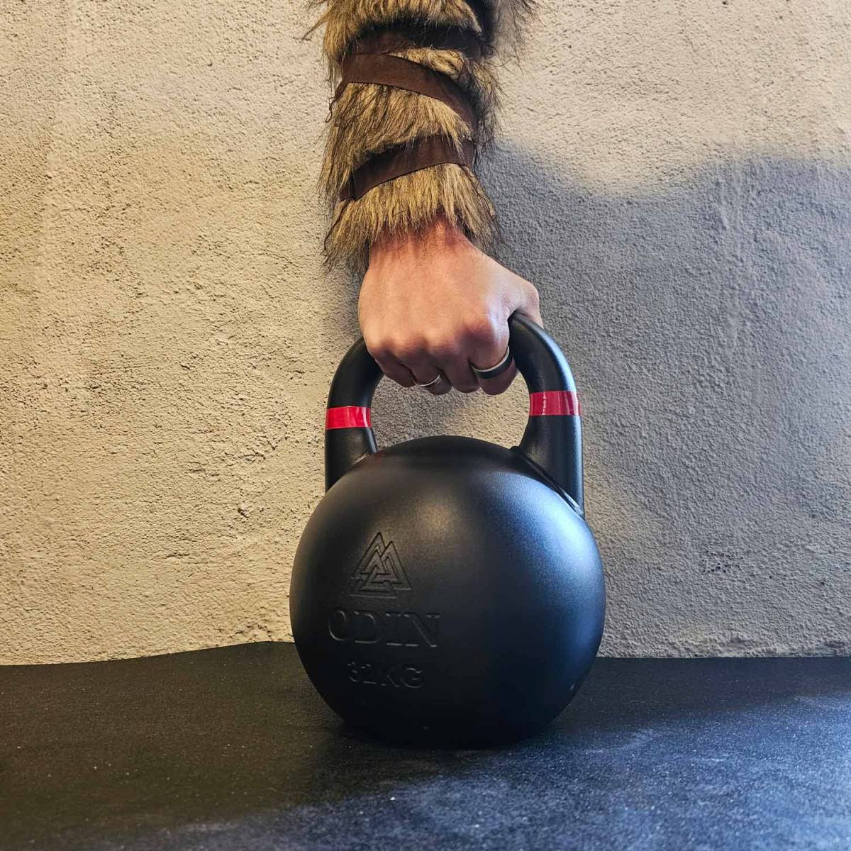 Odin Competition Black Kettlebell 32kg, billede 10 hos ActiveNordic